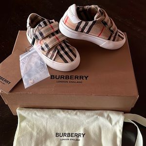 Burberry Sneaker size 26